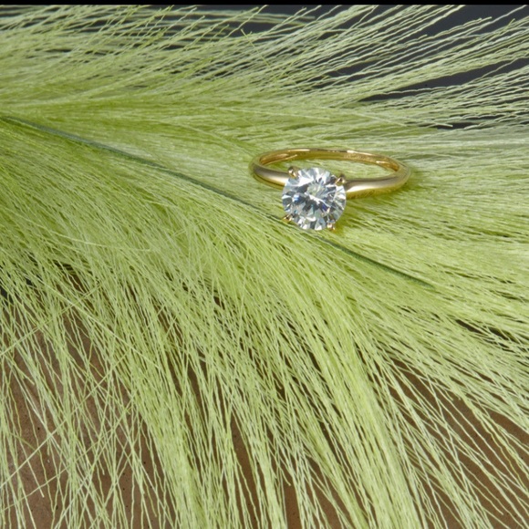 2.85 Ct Round Solitaire 14K Yellow Gold Ring - Picture 4 of 5